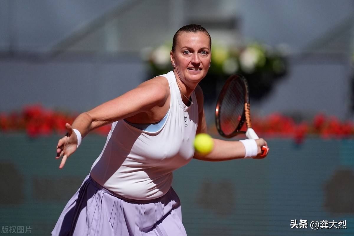 半岛体育app下载 -科维托娃回归赛场，出色防守首场状态亮眼，美国队观众沸腾！(科维托娃拿过几个大满贯)