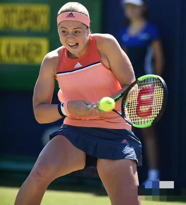 半岛体育 - 阿扎伦卡连续七场比赛得分超过惊险取胜，湖人挑战极限！